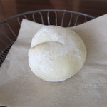 h KOST - 自家製パン1個目
