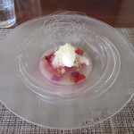 KOST - 桃のスープ ヨーグルトソルベ添え