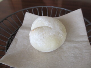 KOST - 自家製パン1個目