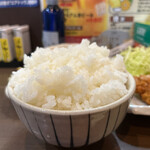 家庭料理居酒屋 よってって - ご飯はおかずが大好物なんで減らさずこのまま！