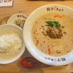 Gyouza No Akari - 濃厚豆乳坦々麺、追い飯と