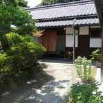 梅荘 - 料亭に入る気分　初めてのときは勇気がいるかな？