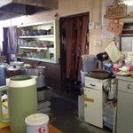 Sairai Ken - 厨房は丸見えです。奥にも有るみたいだけど・・・。
