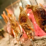 原始烧是传统的烹饪方法。虽然费时费力，但将鱼烤得最美味的方法