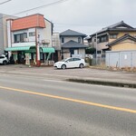 Yakisobaya Kou - お店の前と西側にも駐車場