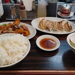 珉珉 - Aセット 特製酢豚 ライススープ付きに焼き餃子