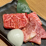 白雲台 - 上撰焼肉定食¥2500のお肉たち