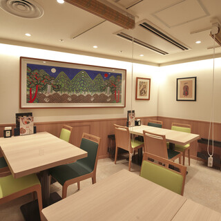ゆったりと寛げる本場韓国の雰囲気が漂う店内