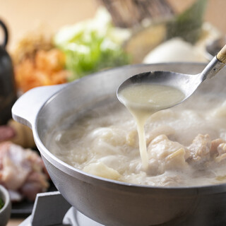 白濁スープが絶品！濃厚な本格"水炊き"