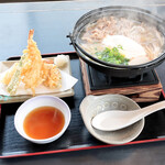 いしうす庵 - 牛肉鍋うどん、天ぷら盛り合わせ
