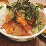 Dashi Izakaya Aotenjou - 海鮮ユッケ丼とチキンカツ定食
