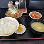 もつ煮 太郎 - 煮込み定食煮・込み大盛りに単品キムチ