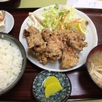 千草 - しょうが風味の鳥唐揚げ　850円
            お肉によく味がしみてて、美味しいです。