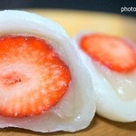Wagashino Rakuemon - 天使のいちご大福（200円）白玉粉を使用したやわらかい大福とジューシーな苺の最強コラボ♪