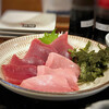 Robatayaki Isogai - ＊鮪がキレイで美味しそう。 800円の定食ですから、失礼ながら期待せず筋があるかもと思っていましたので、嬉しいこと。♪