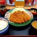 Katsusato - とんかつランチ大 825円