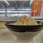 駅そば そば・うどん八起家 - 高崎線下りホームを臨む朝食