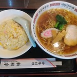 新精亭 - ラーメン＋焼飯セット１０００円