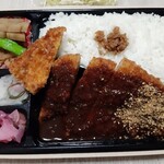 矢場とん - すりごまもかけてみた