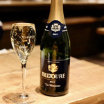 餃子とスパークリング バブルス - こぼれスパークリング