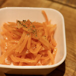 餃子とスパークリング バブルス - 自家製にんじんサラダ