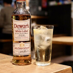 餃子とスパークリング バブルス - デュワーズハイボール