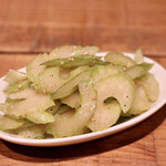 餃子とスパークリング バブルス - やみつきセロリ