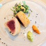 La Brianza - 長崎県対馬産まぐろカツレツサルモリリオソースロメスコソースマイクロハーブ。ブリアンツァのカルパッチョおいしいし、カツレツも大好き♡ さっくり軽やかだしサルモリリオソースの風味もおいしいわ〜