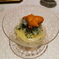 ISSEI YUASA - 軍鶏出汁のフェデリーニ　ヤリイカ　ウニ