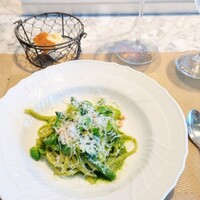 La Brianza - ジェノベーゼリングイネ。ブリアンツァのジェノベーゼはバジルがたっぷり☆ 散らされてる松の実のアクセント素敵だし、本当に大好き♡