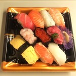 華寿し - にぎり寿司(凛) 税込540円 (2022.03.01)