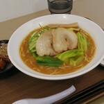 山うにの里 ほやっ停 - 山うに味噌ラーメン