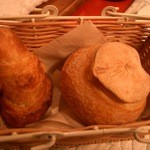 カプリス - ≪'１３・１月≫クロワッサンと、いつもパン。いつものパンはヘタ付きです。ヘタ無しとは微妙にお味が違うそう。