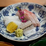 茜坂大沼 - 松輪の細魚、三重障泥烏賊、明石の真鯛　昆布醤油と藻塩でいただきます。