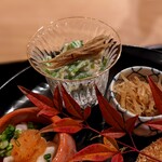 茜坂大沼 - 芹の白和えには根っこを添えて。独活の金平も香り高い。大沼さんの八寸が大好き。