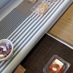 けんちゃん弁当 - 冷蔵ケースに肉じゃが、エビチリ、エビマヨ、、、などお惣菜色々と！