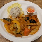 Olive House Kitchen - 1日分の野菜を食べるカリー(ミニ十八穀ライス)1,386円