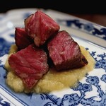 茜坂大沼 - 山形牛カイノミ　下仁田葱のソース