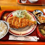 とみや館 - 料理写真:チキンカツ定食　¥990-