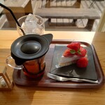 粟カフェ - いちごタルト&アイスティ〜♪