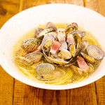 Drunk clams Vongole Bianco soup style