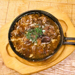 Beef tendon stew in creamy red wine