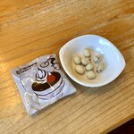 コメダ珈琲店 - ドリンクに付いてきた豆菓子