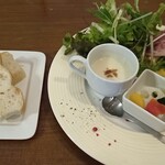 BAR WAIWAI TALIANO DUOZO - Focaccia and Salad Plate