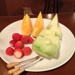 Izara - デザートのフルーツ
