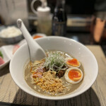 酒肴場 屯 - 【限定】花椒香る煮干し担々麺（味玉入り）¥1000