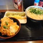 Marugame Seimen - 2022年3月　かけうどん、親子丼、海老天、ちくわ天（1060円）