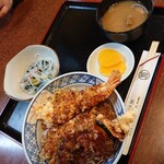 Suehiro - 天丼 小鉢(春雨の酢の物) 味噌汁  漬物付き