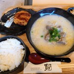 地鶏 鶏焼肉 寛 - 令和4年3月
            週替わりランチ
            牛スジラーメン＋ご飯＋メンチカツ＋小鉢 800円