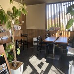 Andarmo cafe - カフェスペース(テーブル席)